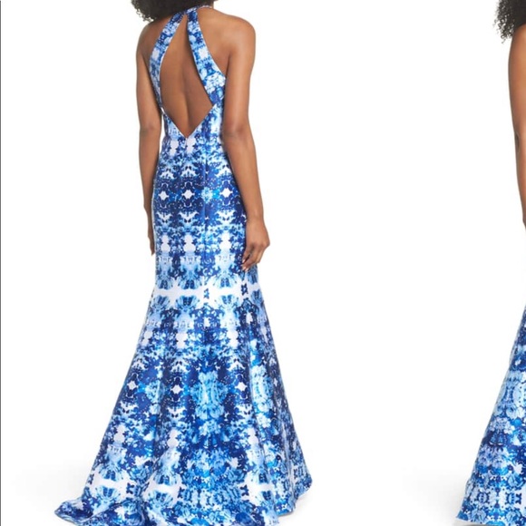 Gorgeous formal Xscape size 6 gown! - Picture 2 of 8